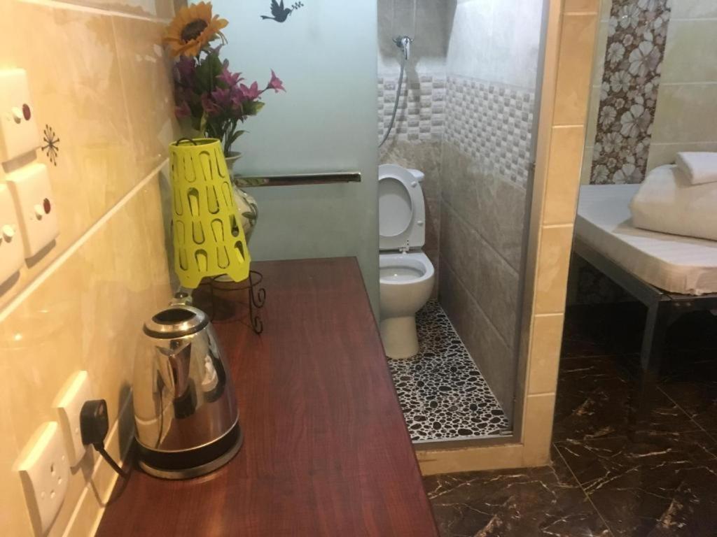 Ranjeet Guest House Гонконг Экстерьер фото